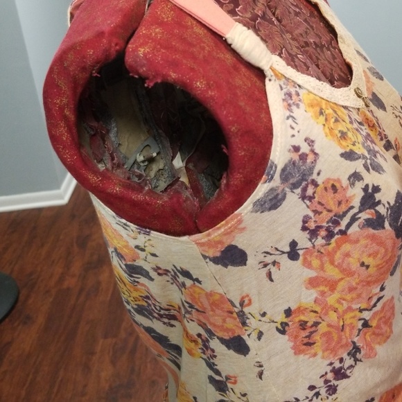 Cream and Floral Tank - Picture 4 of 4